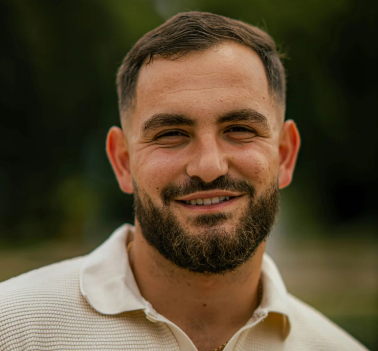 <em>Andres Q.</em>
